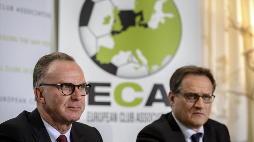 El presidente de la Asociación de Clubes Europeos, Karl-Heinz Rummenigge (izqda.), y el secretario general de la ECA, Michele Centenaro. 8 de septiembre de 2015