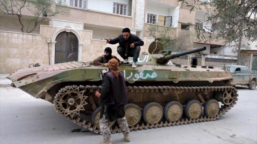 Terroristas del Frente Al-Nusra en la ciudad siria de Idlib.