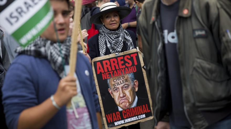Manifestantes pro palestinos protestan contra la visita del premier israelí, Benyamin Netanyahu, al Reino Unido, en Londres (capital birtánica). 9 de septiembre de 2015