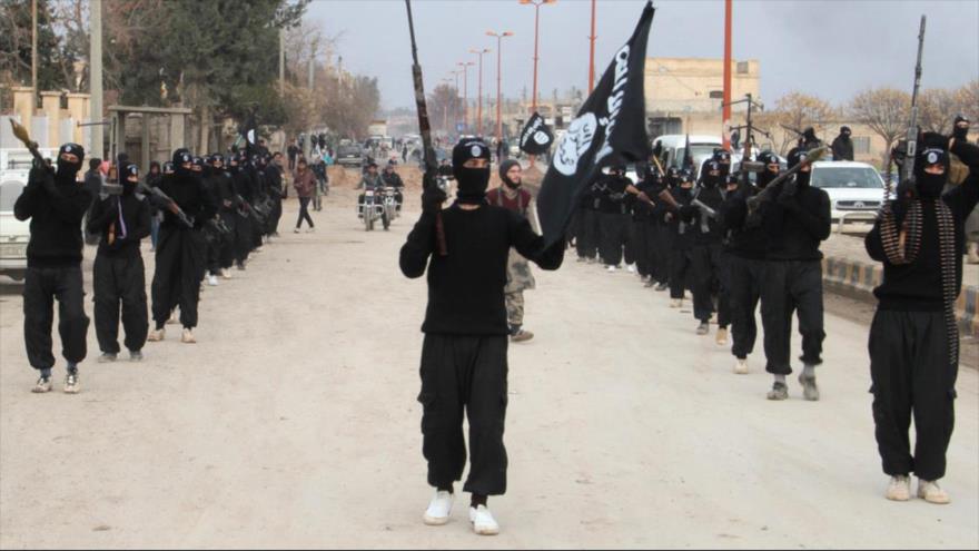 Integrantes del grupo takfirí EIIL (Daesh, en árabe).