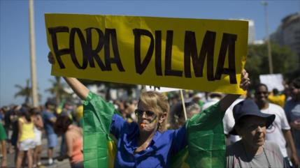 Opositores reúnen 80% de votos a favor de renuncia de Rousseff