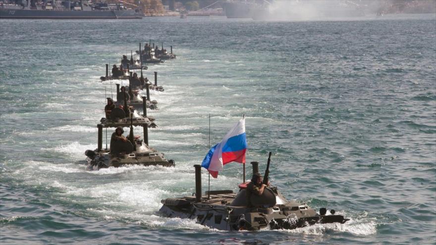 Una maniobra naval de fuerzas rusas
