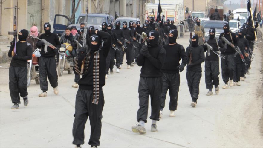 Integrantes del grupo takfirí EIIL (Daesh, en árabe).