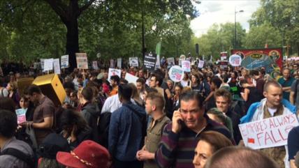Decenas de miles de londinenses claman solidaridad con refugiados