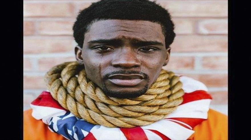 En la última foto interpretaba a un "prisionero".