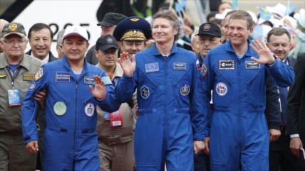 Cosmonauta ruso regresa a Tierra con récord de permanencia en espacio