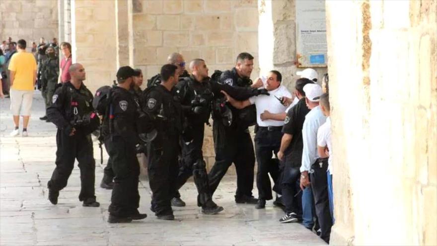 Video: Fuerzas israelíes irrumpen violentamente en Mezquita Al-Aqsa
