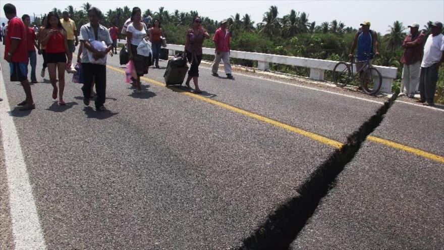Sismo de 7,2 grados afecta puentes y edificios en Guerrero, sur de México.