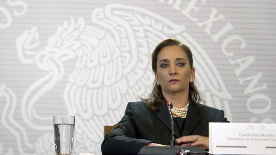 Claudia Ruiz Massieu, titular de la Secretaría de Relaciones Exteriores de México en una rueda de prensa celebrada para informar del ataque del Ejército egipcio a turistas mexicanos, 14 de septiembre de 2015.
