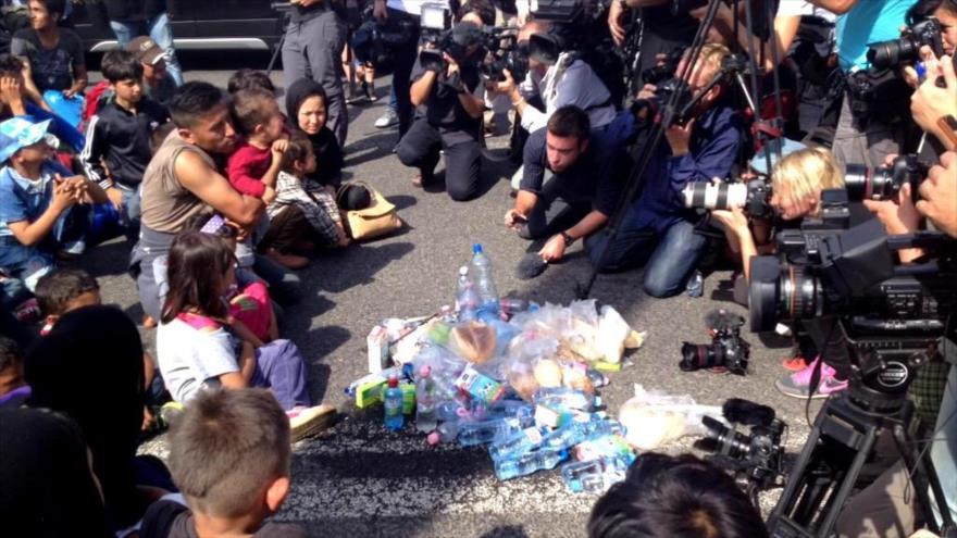 Refugiados en la frontera húngaro-serbia comienzan huelga de hambre, 15 de septiembre de 2015.