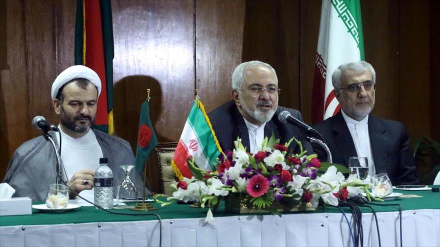 El canciller iraní, Mohamad Yavad Zarif, durante una rueda de prensa en Daca, capital de Bangladés. 16 de septiembre de 2016