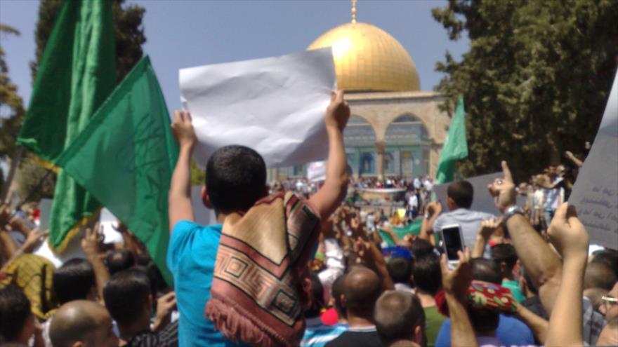 Marcha de los palestinos en defensa de la Mezquita Al-Aqsa, en Al-Quds (Jerusalén).