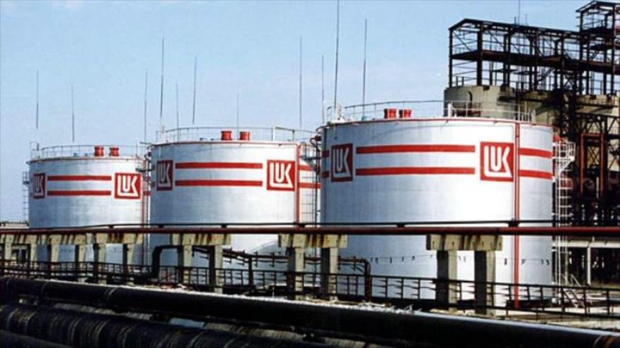 Petrolera rusa LUKoil realizará proyectos en Irán.