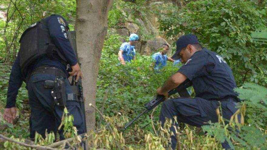 Encuentran 7 cuerpos en fosa clandestina en estado sureño de Gerrero en México.