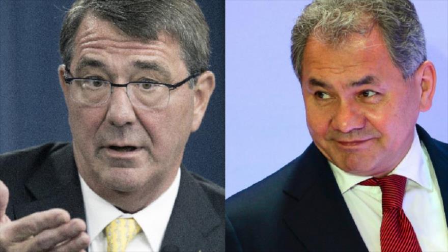 El ministro ruso de defensa, Serguei Shoigu, (decha) y su homólogo estadounidense Ashton Carter.