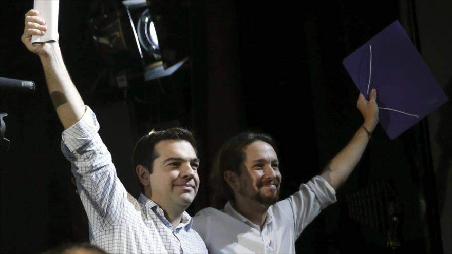El líder del partido español Podemos, Pablo Iglesias (dcha), y el ex primer ministro de Grecia, Alexis Tsipras.