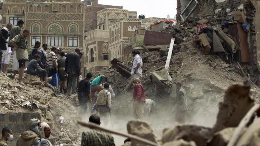 Ataques de los cazas saudíes destruyen las viviendas de los yemeníes.