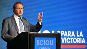 Sondeo muestra favoritismo de peronista Scioli para elecciones en Argentina
