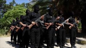 Hillary Clinton se burla de “fracasada” estrategia de Washington en Siria 