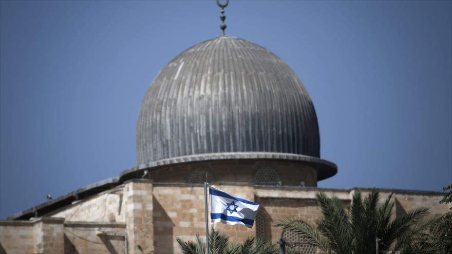 La bandera israelí, frente la Mezquita de Al-Aqsa.