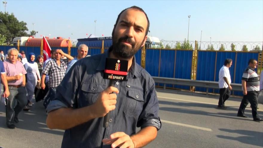 Turcos se manifiestan contra el terrorismo en Estambul