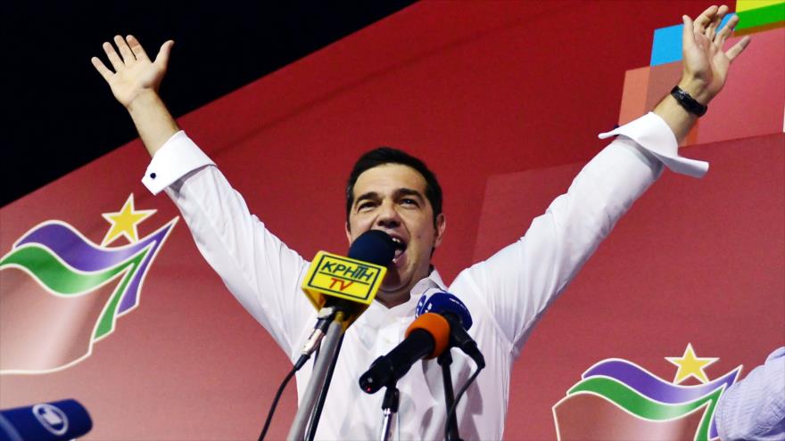El líder del izquierdista partido griego Syriza , Alexis Tsipras, celebra su victoria electoral, 20 de septiembre de 2015.