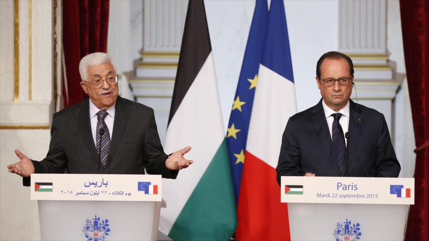 Presidente palestino, Mahmud Abás (izda), durante una conferencia de prensa con su par francés, François Hollande (dcha), en la capital gala, París. 22 de septiembre de 2015