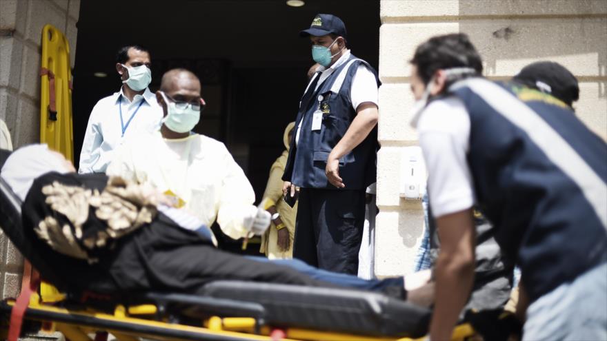 Médicos atienden a peregrinos heridos en una estampida en Mina, cerca de la ciudad de La Meca (Arabia Saudí), 24 de septiembre de 2015.