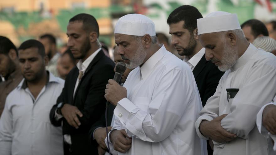 El líder del Movimiento de Resistencia Islámica Palestina (HAMAS), Ismail Haniyeh, durante una oración masiva con motivo de la festividad de Eid al-Adha (la Fiesta del Sacrificio), en la Franja de Gaza. 24 de septiembre de 2015.