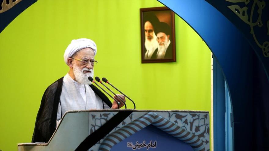 El Imam del rezo del viernes en Teherán, el ayatolá Mohamad Emami Kashani.