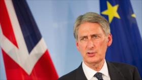 Hammond abre las puertas a negociar con Al-Asad