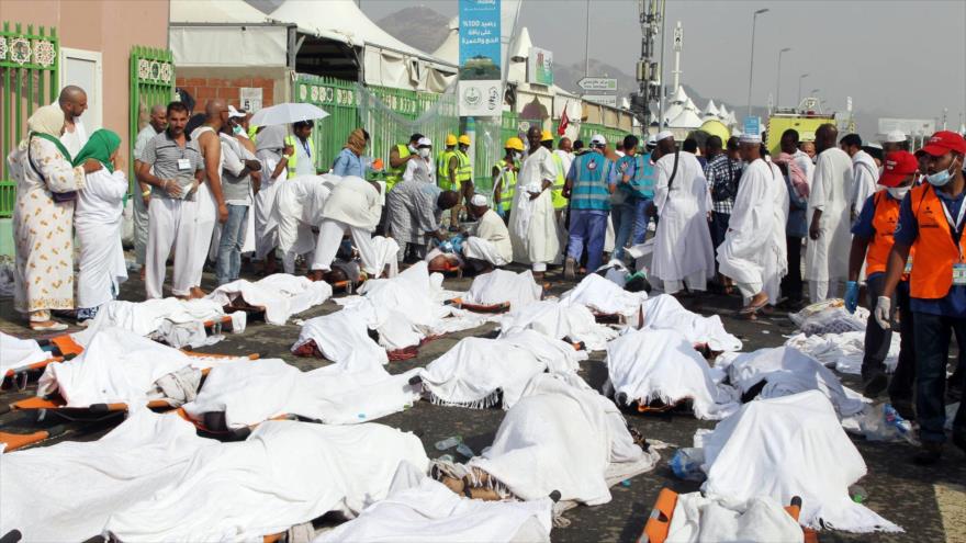 Cuerpos de peregrinos musulmanes fallecidos tras la estampida en Mina, a las afueras de la ciudad de La Meca.