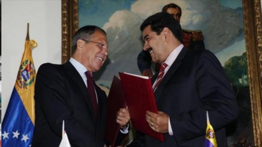 El presidente de Venezuela, Nicolás Maduro, se reúne con el canciller ruso, Serguéi Lavrov, en la sede diplomática de Venezuela en la ONU. 26 de septiembre de 2015