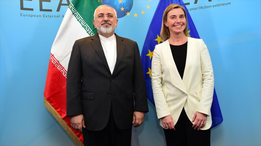 El canciller iraní y la jefa de la Diplomacia europea, Mohamad Yavad Zarif y Federica Mogherini, respectivamente.