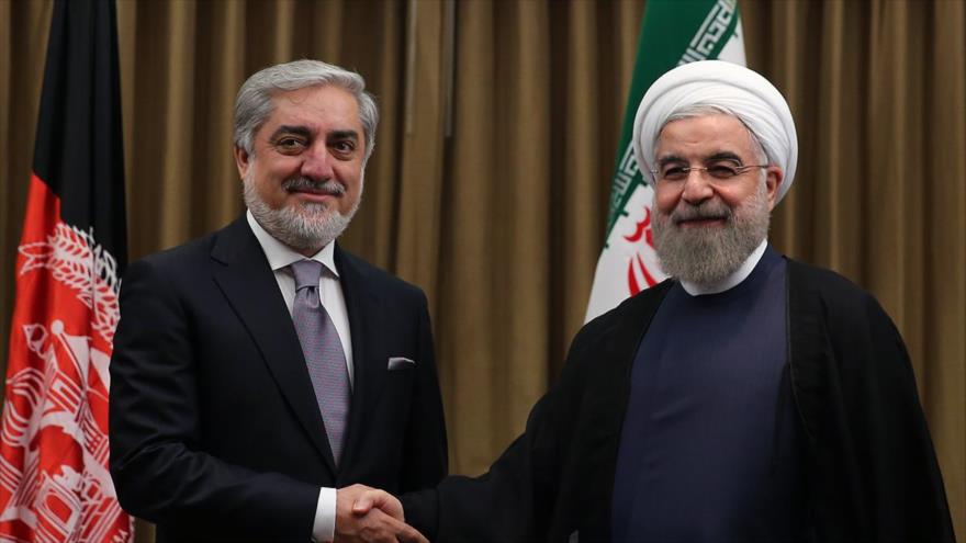 Presidente de Irán, Hasan Rohani (drcha), y el presidente ejecutivo de Afganistán, Abdolá Abdolá.