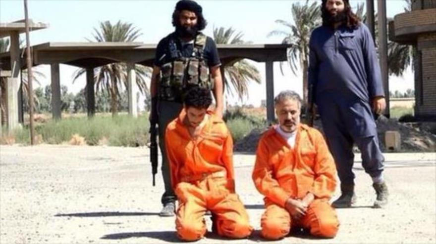 Miembros del EIIL ejecutan a un padre y su hijo en la provincia de Al-Anbar (oeste). 
