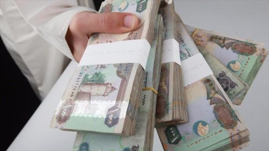 El grupo terrorista EIIL (Daesh, en árabe) deposita bienes robados en los bancos árabes.