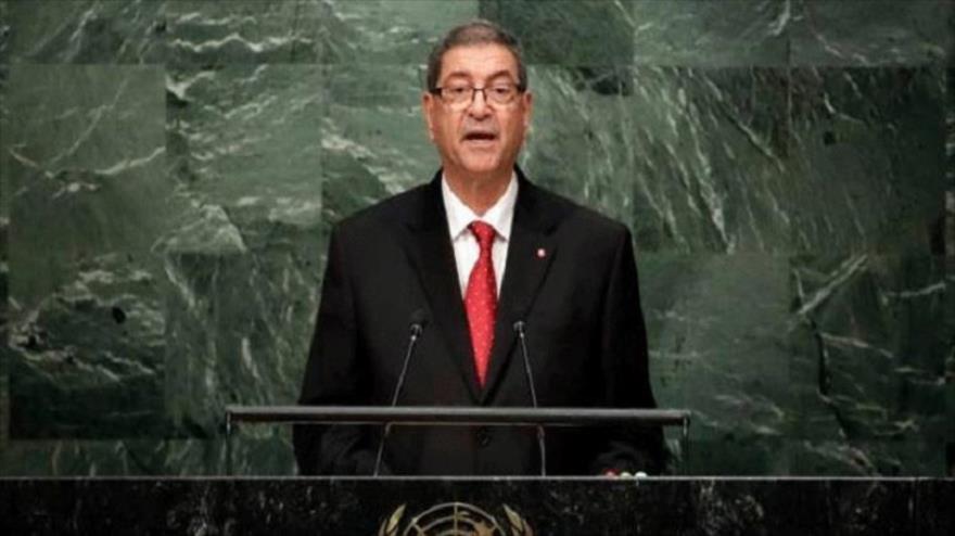El primer ministro de Túnez, Habib Essid, durante su intervención en la 70ª sesión de la Asamblea General de las Naciones Unidas (AGNU) en Nueva York (EE.UU.). 28 de septiembre de 2015