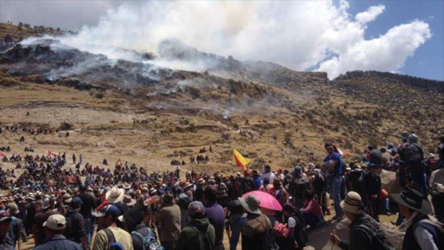 Peruanos se manifiestan contra el proyecto minero en la provincia de Cotabambas. 28 de septiembre de 2015