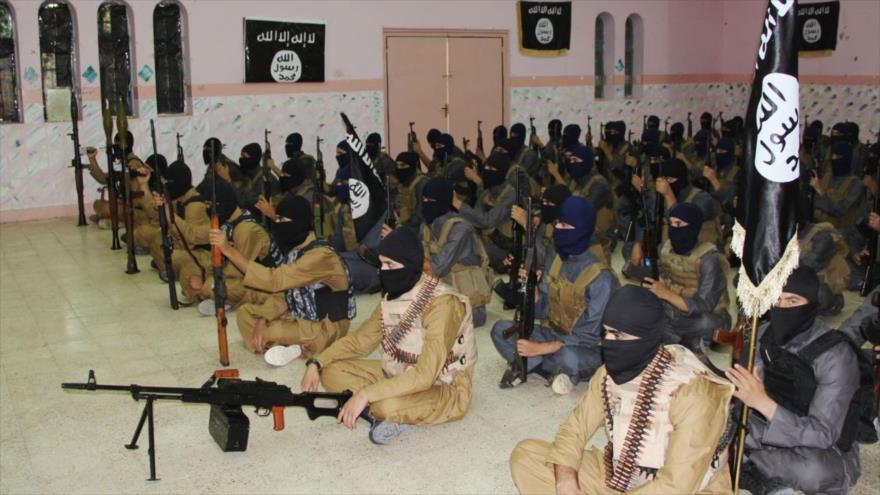 Integrantes del grupo terrorista EIIL (Daesh, en árabe), en Mosul (Irak).