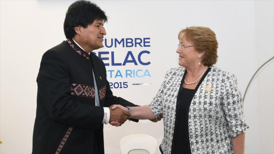 El presidente de Bolivia, Evo Morales, y su homóloga de Chile, Michelle Bachelet.