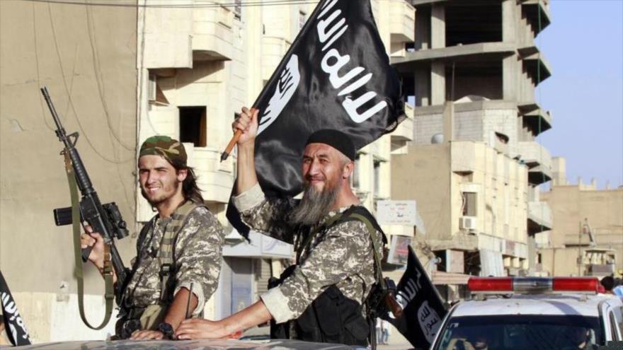 Dos integrantes extranjeros del grupo takfirí EIIL (Daesh, en árabe).