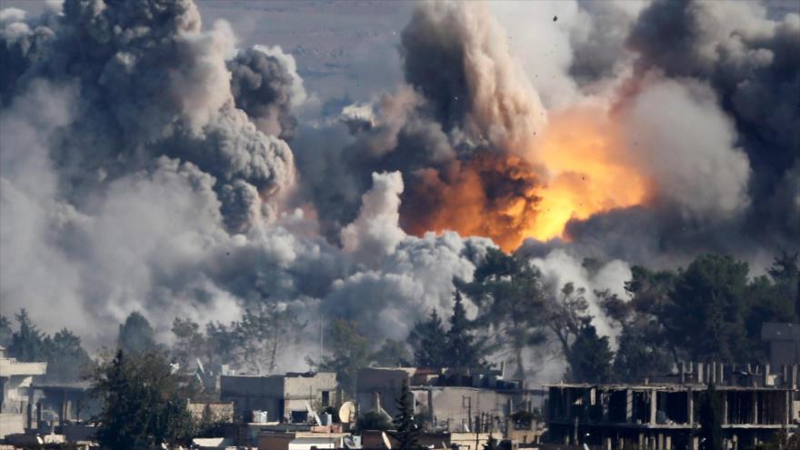 Un bombardeo de los aviones de guerra de la llamada coalición contra Daesh, liderada por Washington, en Siria.
