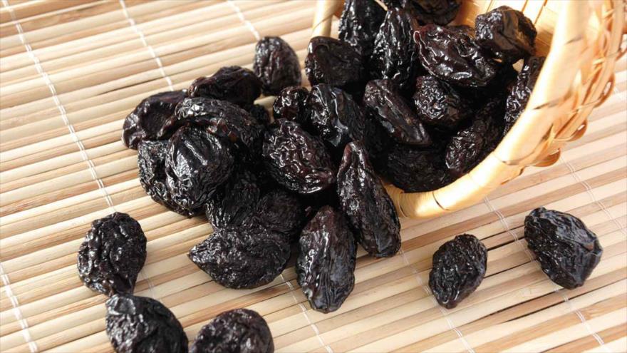 Consumo habitual de ciruelas pasas puede ayudar a disminuir el riesgo de cáncer de colon, según un nuevo estudio.