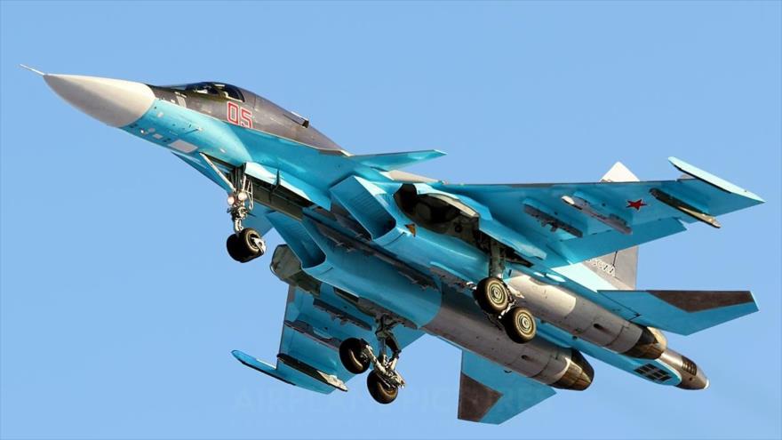 Un cazabombardero ruso Sujoi Su-34.