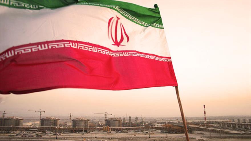 Irán presenta su nuevo modelo de contratos petroleros en una conferencia en Teherán, capital persa. 