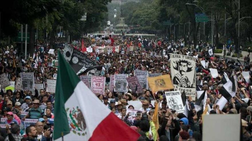 Mexicanos toman las calles del estado de Guerrero en protesta para pedir el cese de la violencia. 2 de octubre de 2015