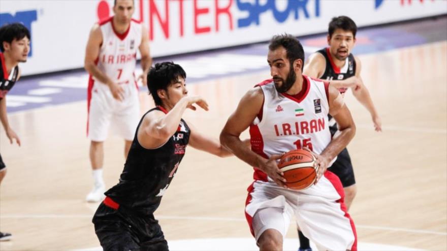 Irán obtiene la medalla del bronce del Campeonato Asiático de Baloncesto de 2015 derrotando a Japón por 68-63. 3 de octubre de 2015