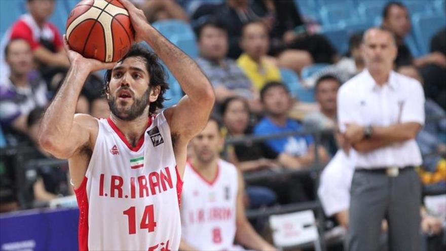 Irán obtiene la medalla de bronce en el Campeonato Asiático de Baloncesto de 2015 derrotando a Japón por 68-63. 3 de octubre de 2015