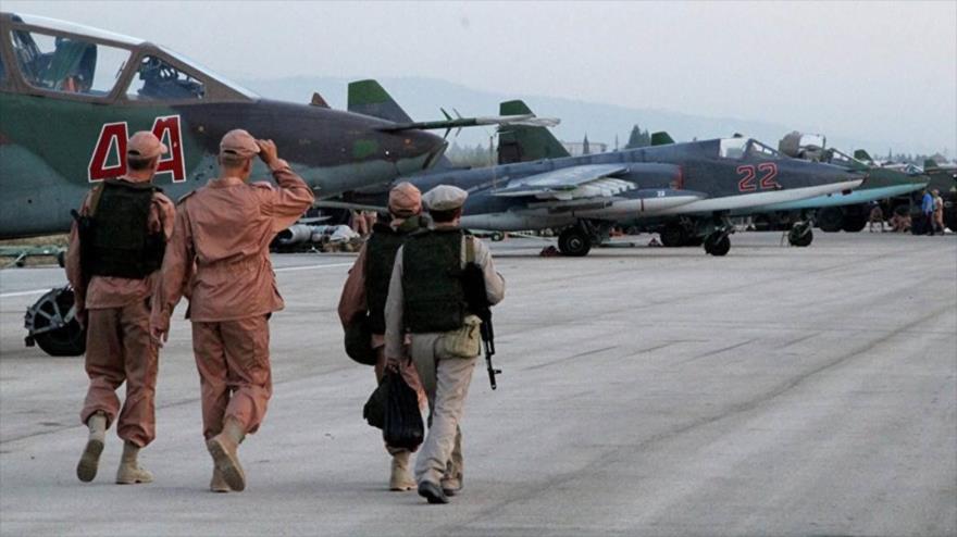 Pilotos de las Fuerzas Aeroespaciales de Rusia en la base aérea de Latakia, noroeste de Siria.